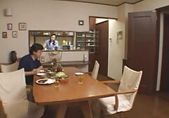 Davalka succhia il cazzo massaggiando i suoi testicoli e si arrende nella pornostar anziane sua vagina.